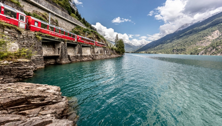 Die Strecke des Bernina Express wurde zum UNESCO Welterbe gekürt (c) Rhätische Bahn