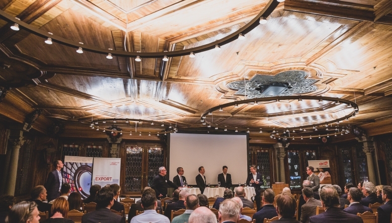 Foto von der Podiumsdiskussion, v.l.n.r.: Tobias Gerfin, Stefan Barny, Thomas Haneder, Stefan Brupbacher und Peter Fischer (Foto © Anastasia Karpenko)