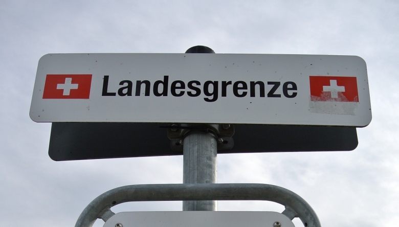 Beim Grenzübertritt ist eine Selbstdeklaration mitzuführen. (Bild: pixabay/antjeeipper) Grenzübertritt Schweiz