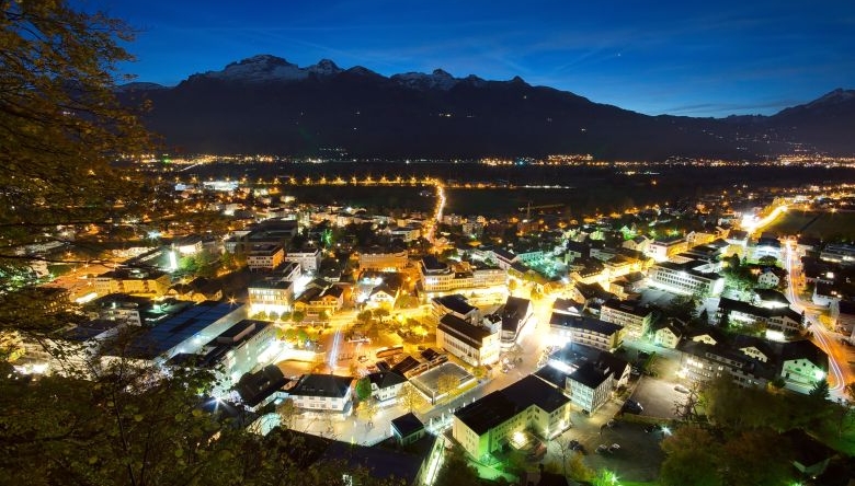 Der Gesamtenergieverbrauch Liechtensteins ist 2018 um 2,5 % gesunken. (Foto: iStock by Getty/anderm) Liechtenstein bei Nacht, c iStock by Getty/anderm
