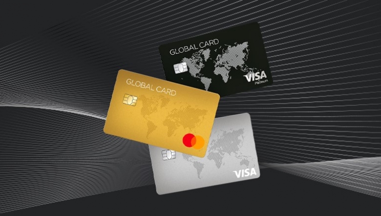 Kreditkarten auf schwarzem Hintergrund (Bild © Corner Card)