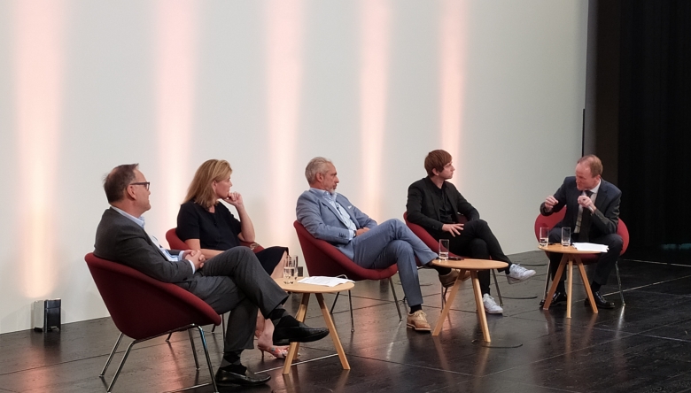 v.l.n.r. Dr. Markus Schwarz (SeneCura), Eva Höltl (Erste Bank Gesundheitszentrum), Dr. med. Andrea Vincenzo BRAGA, MBA (eedoctors), Dr. Harald Schnidar (Scarletred), Andreas Hauer (Erste Group)