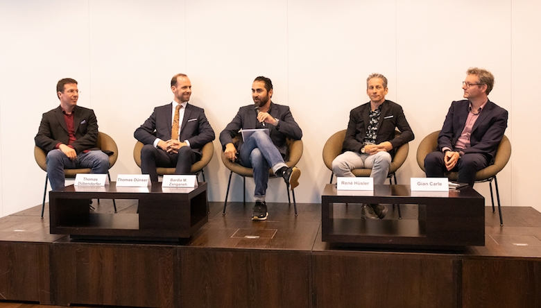 v.li.n.re.: Thomas Dübendorfer (Deep Tech Angel Investor, Präsident des SICTIC), Thomas Dünser (Regierung Liechtenstein), Bardia M. Zanganeh (Zühlke Group), René Hüsler (Hochschule Luzern), Gian Carle (EVU Partners und Quartierstrom) Thomas Dübendorfer (Deep Tech Angel Investor, Präsident des SICTIC), Thomas Dünser (Regierung Liechtenstein), Bardia M. Zanganeh (Zühlke Group), René Hüsler (Hochschule Luzern), Gian Carle (EVU Partners und Quartierstrom)