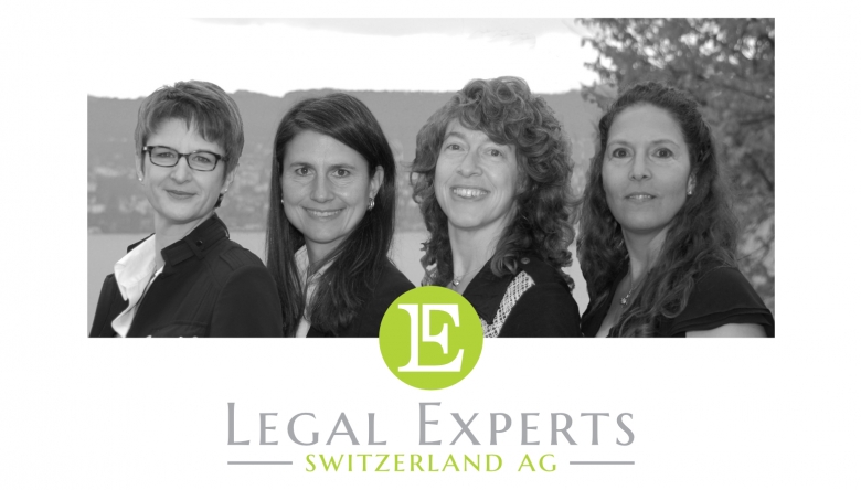 Team von Legal Experts mit Logo