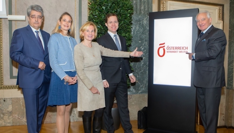 Der Vorstand des Vereins "Österreich verbindet Welten“: Wolfgang Hesoun, Gerlinde Layr-Gizycki, Gabriela Spiegelfeld, Dr. Stefan Fida und Geschäftsführer Rudolf Semrad (Foto: ©leadersnet.at / C. Mikes)