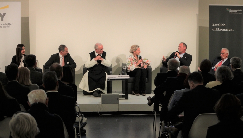 Petra Hauser (Exponential Buiness Hub), Robert Löw (Liechtensteinische Landesbank Österreich), Gregor Henckel-Donnersmarck (Alt-Abt, Zisterzienserstift Heiligenkreuz), Claudia Schanza (Mderatorin), Karl Pall (Gründer Google Österreich), Günther Tengel (Amrop Jenewein)