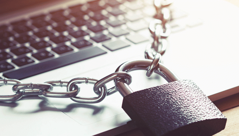 Schloss mit Kette auf Notebook Eversheds Sutherland Cyber Resilience Webinar Blogbild