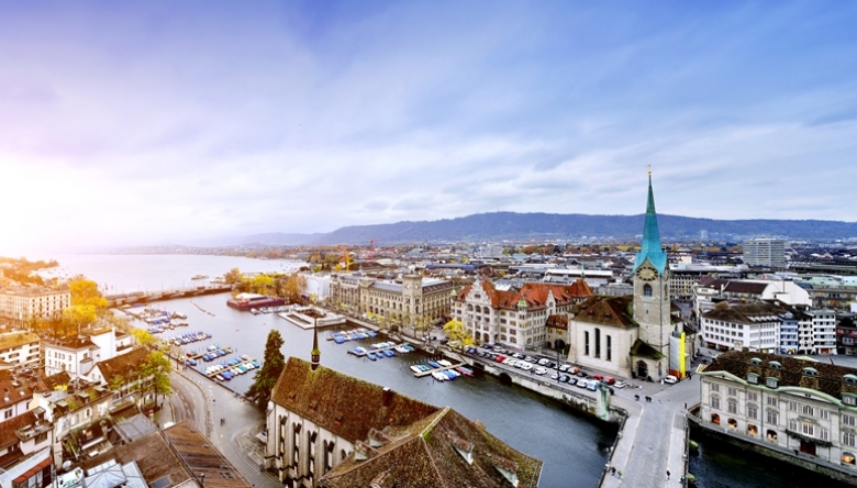 Zürich aus der Luft betrachtet © iStock by getty/zorazhuang