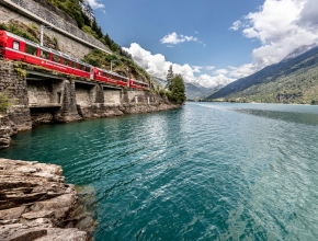 Die Strecke des Bernina Express wurde zum UNESCO Welterbe gekürt (c) Rhätische Bahn