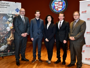 Das Podium: Peter Beck, Mathias Burtscher, Arzu Tschütscher, Rolf Geiger, Henrik Caduff