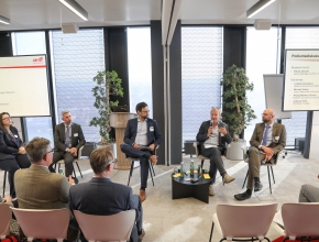 Podiumsdiskussion mit v.l.n.r. Ludmila Georgieva, Michael Valersi, Patrick Göschl, Andreas Ritter und Philipp Mattes-Draxler