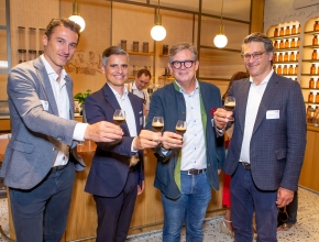 v.l.n.r. Michal Spiller (Lindt & Sprüngli), Philipp Thaurer (Nespresso Österreich), Urs Weber (HKSÖL) und Alessandro Piccinini (Nespresso Österreich) (c) Leadersnet / C. Mikes