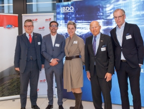 Der Generalsekretär und der Präsident der Handelskammer Schweiz-Österreich-Liechtenstein und die Sponsoren der Friends 4 Friends Veranstaltung, Herbert Pock und Susanna Janovsky von der BDO Wirtschaftsprüfung GmbH sowie Gerhard Frei von Emmi Österreich 