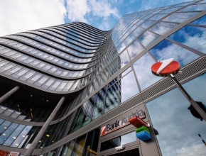 Feedback ist bei der UniCredit Bank Austria ein wichtiges Element der Unternehmenskultur. Firmengebäude der UniCredit Bank Austria