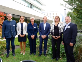 Top Talk "Nachhaltigkeit als Erfolgsstrategie" in Vaduz (v.l.n.r. Urs Weber, Elisabeth Rudolph, Angelika Moosleithner, Christoph Stieg, Sabine Bellefeuille-Burri, Markus Fahrnberger-Schweizer) ©Eddy Risch Sponsoren und Speaker