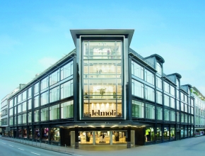 Jelmoli gründete 1833 das erste Schweizer Warenhaus, in dem die Preise nicht verhandelbar waren. (Bild © Jelmoli AG) Fassade des Firmengebäudes von Jelmoli (C Jelmoli AG)