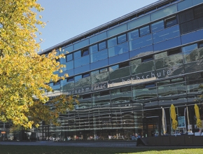 Das Hauptgebäude des MCI Management Center Innsbruck. (Foto: MCI Innsbruck) MCI Haupteingang