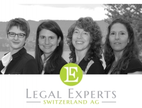 Team von Legal Experts mit Logo