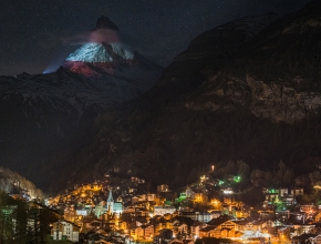 © Light Art by Gerry Hofstetter / Foto Michael Portmann Matterhorn