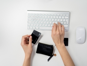 Die neue Verordnung reagiert auf die Entwicklungen und Herausforderungen im Bereich des internationalen Onlinehandels (c) pexels_cottonbro