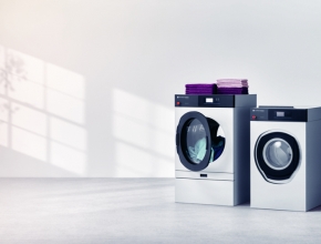 Foto von zwei Waschmaschinen in einem leeren Raum (Foto © Schulthess)